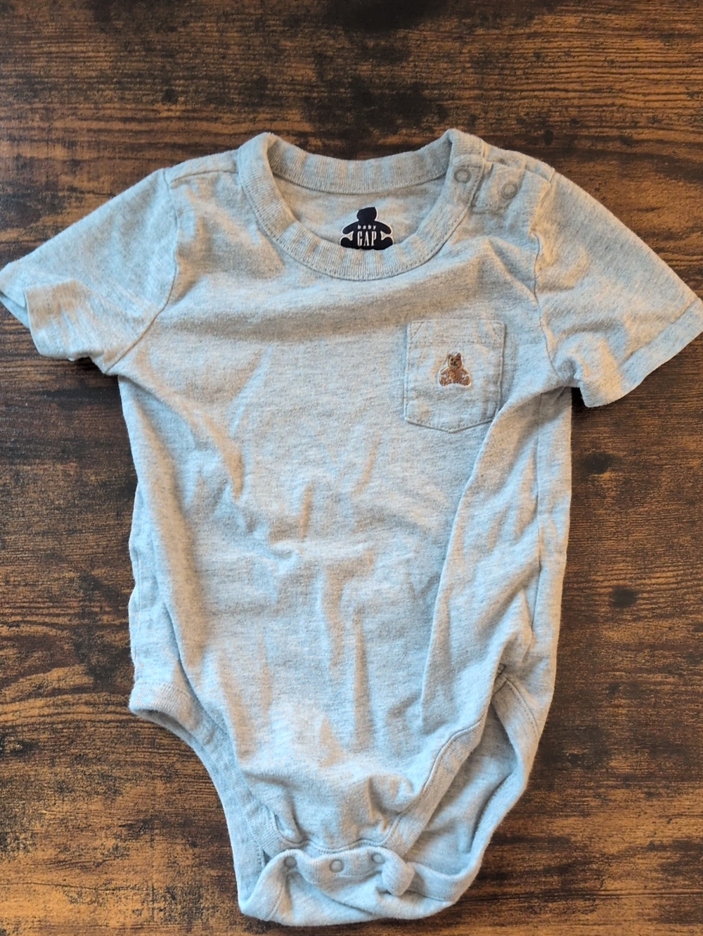5/$25 GAP Baby Gray Onesie Bodysuit with Bear Logo 6-12M